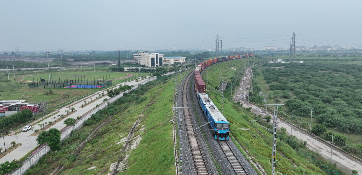 DFCCIL Advances East-West Freight Corridor with Stakeholder Push on Financing and Construction DFCCIL Advances East-West Freight Corridor with Stakeholder Push on Financing and Construction