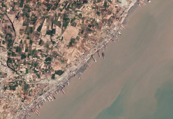India Surges to Global Leadership in Ship Recycling with 35% Market Share