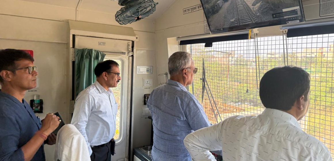 Near Western Dedicated Freight Corridor Completion, DFCCIL Chief Inspects JNPA‑Vaitarna Stretch