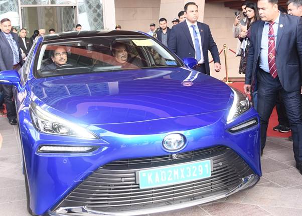 With Joshi at the Wheel, Gadkari Joins Hydrogen Car Drive to Signal India’s Clean Mobility Push With Joshi at the Wheel, Gadkari Joins Hydrogen Car Drive to Signal India’s Clean Mobility Push